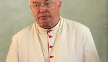 Nuncio Thaddeus Okolo oficia misa por del Día de Nuestra señora del Rosario.