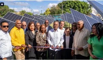 Dejan inaugurado primer sistema de alumbrado público inteligente en Paya, Baní