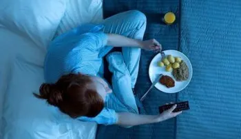 No desayunar y cenar muy tarde: la combinación asesina