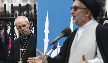 Arzobispo de Canterbury pone en duda la existencia de Dios después de los atentados en París