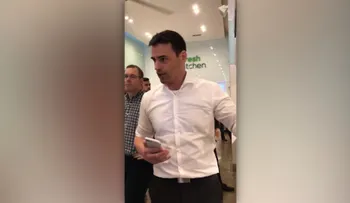 Hombre amenaza con llamar a inmigración en NY para denunciar personas que hablaban en español en un restaurante