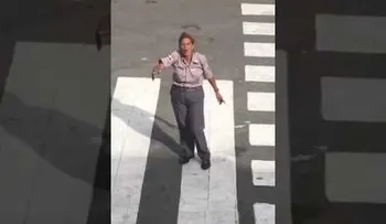 Mayor de la PN llama no deshonrar la Patria: â??salgan como yoâ? (VIDEO)