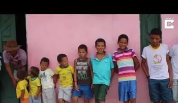 Una pareja tiene 13 varones y no descansará hasta procrear una niña (VIDEO)