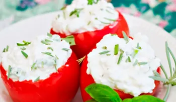 Tomates rellenos de requesón. ¡Deléitate y buen provecho!