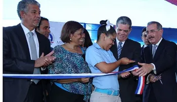 Presidente Medina inaugura 8 escuelas en la provincia Santo Domingo