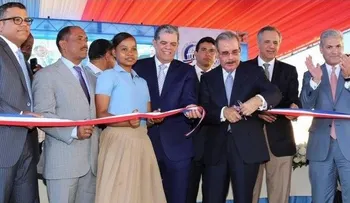 Presidente Medina entrega 50 nuevas aulas en la región Sur 