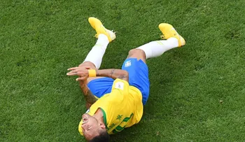 NeymarChallenge: así es el reto viral que se burla de las â??caídasâ? del jugador brasileño