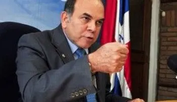 Candidato a la Alcaldía de la FNP firma compromiso por la transparencia