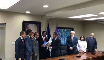 Leonel y comisión bicameral pasan revista al proyecto de Ley de Partidos 