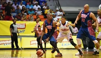 Club Los Coquitos lidera Clásico Basket Mameyero U-25