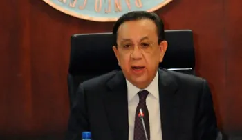 Valdez Albizu atribuye a â??burbujaâ? especulativa alza dólar; dice BC tiene reservas para atender eventual liquidez