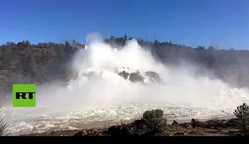 California, en estado de emergencia: Imágenes "apocalípticas" desde la presa de Oroville