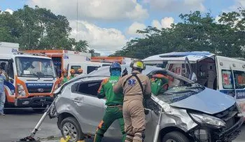 Unidades de COMIPOL salvan la vida de 3 conductores atrapados en vehículos colisionados en carreteras