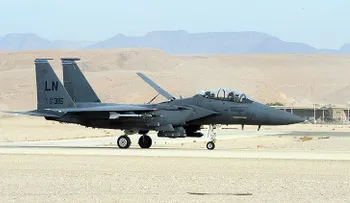 Jaque mate a Boeing: La Fuerza Aérea de Israel crea un "frankenstein" a partir de dos cazas F-15