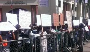 Productores del Bosque Seco protestan frente al PN