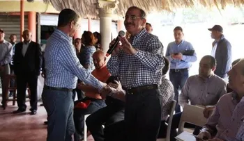 Danilo visita Hatillo; aprueba préstamo para productores de conejos