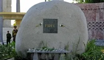 Unas 70.000 personas han visitado tumba de Fidel Castro a un mes del funeral
