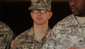 Bradley Manning, informante de WikiLeaks, va a corte marcial en EE.UU.