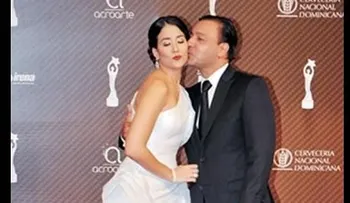 Nahoni aclara el beso negado a su esposo en premios Soberano