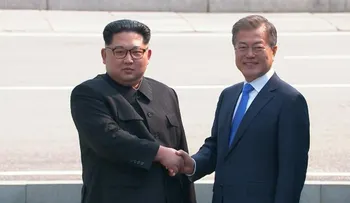 Cumbre histórica entre las Coreas empieza con un apretón de manos