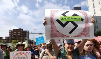 Miles marchan en Boston contra polémica manifestación a una semana de Charlottesville