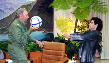 Maradona: "Fidel Castro fue como un segundo padre"