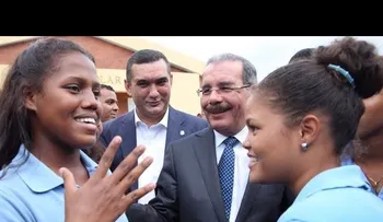 VIDEO: Estudiantes interpretan Hip Hop escolar para Danilo