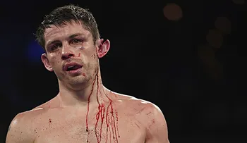 La escalofriante consecuencia de la derrota de un boxeador: a punto de perder una oreja por los golpes