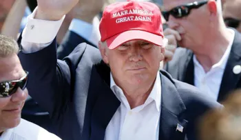 Yo soy Batman: le dice Donald Trump a un niño en un paseo en helicóptero