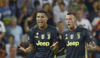 Los memes de la expulsión de Cristiano Ronaldo en su debut de Champions con Juventus