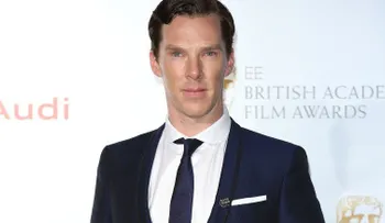 Benedict Cumberbatch hace de Doctor Strange e impide asalto a repartidor