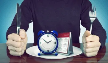 Una combinación mortal: cenar tarde y no desayunar puedes morir de un infarto