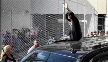 Video: Bieber saliendo de la cárcel