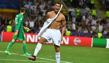 Televisión catalana reconoce que borró abdominales en foto de Cristiano Ronaldo