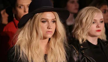 Kesha dice que le ofrecieron "libertad" si se retractaba de denuncias de abuso sexual