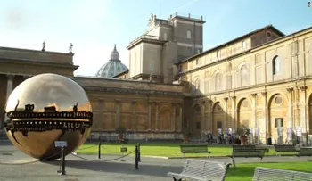 Por qué El Vaticano pinta sus edificios con leche
