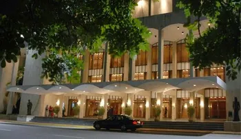 Cierran Teatro Nacional para reparación inmediata