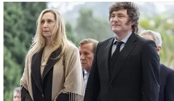 Milei recibe condecoración en Brasil durante viaje político