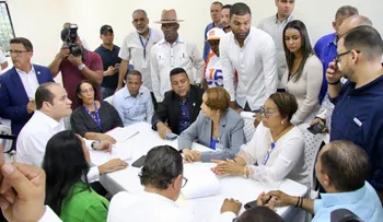 Líderes comunitarios de María Trinidad Sánchez exponen necesidades y agradecen el empoderamiento que les da el Gobierno