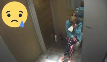 Mientras estaba limpiando la casa encontró algo de su marido que la dejó destrozada