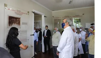 El presidente Abinader supervisa proceso vacunación en Moca y visita Museo de Ramón Cáceres