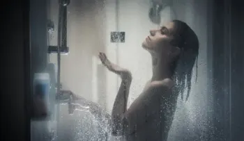 Hombres sufren por "olor" de sus parejas al no bañarse o cambiarse ropa interior