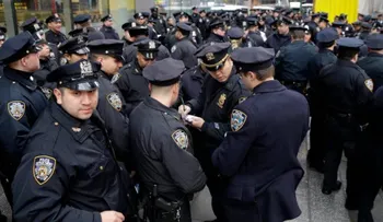 Nueva York aprueba reformas que retiran la inmunidad limitada a sus policías