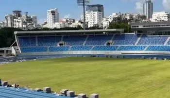 Kelvin Cruz muestra el área verde del Estadio Félix Sánchez recuperada 72 horas después del concierto de Ramón Orlando
