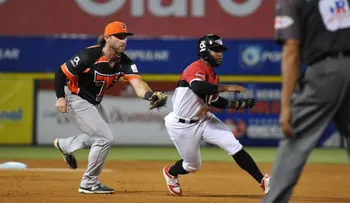 Aguilas ganan tercero al hilo, Toros apabullan 11-3 a los Leones y Licey vence 6-3 a las EO