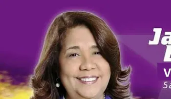 Candidata  a vicealcaldesa de SDE explica a mujeres de MURO planes de Alfredo Martínez