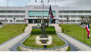 Abinader ordena cobertura total de salud para miembros FF.AA