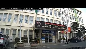 San Andreas surcoreano: Una anciana se empotra en un Ayuntamiento tras una carrera suicida