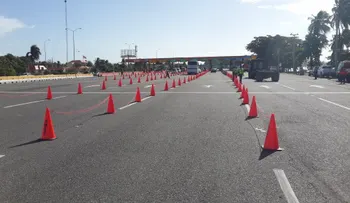Obras Públicas y Amet instalan conos en peaje Las Américas para agilizar tránsito