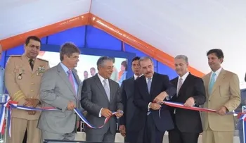 Presidente inaugura desnivel de la 27 de Febrero con Privada